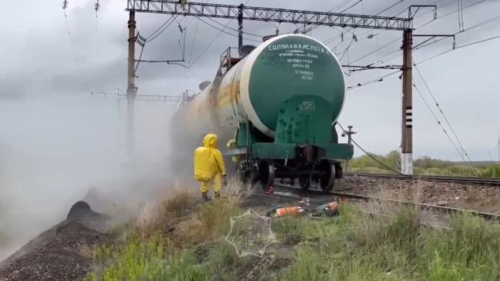 Сарыоба станциясында тұз қышқылы төгілген цистерна қауіпсіз жерге шығарылды