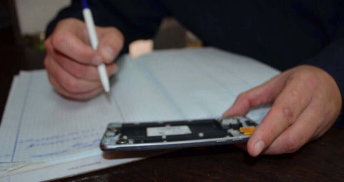 Алматы әуежайының қызметкерлері 50-ден астам телефонды ұрлап кеткен