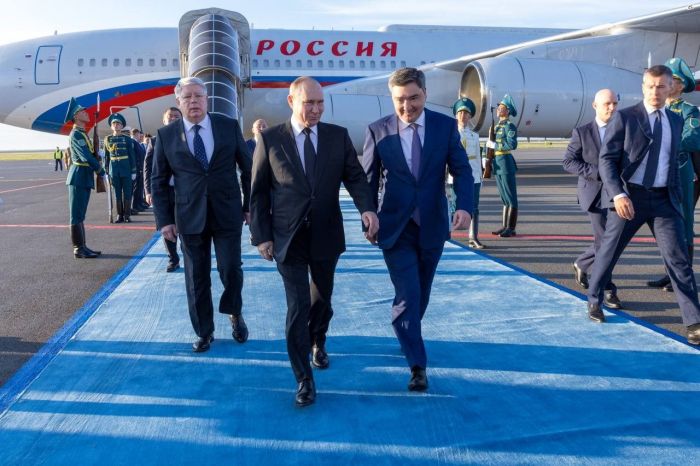 Владимир Путин ШЫҰ саммитіне қатысу үшін Астанаға келді