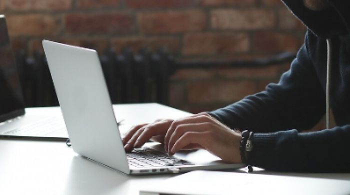 Қостанай тұрғыны алаяқтардың арбауына түсіп, 21 миллион теңгесінен айырылды  