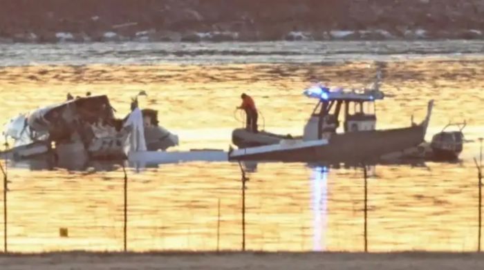 Ешкім тірі қалған жоқ: АҚШ-ғы ұшақ апатынан 67 адам қаза тапты