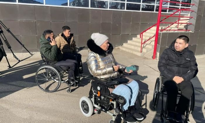 "Пандус сырғанақ секілді!": мүгедектігі бар жандар наразы