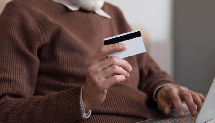 21 млн теңге несие алған: Қостанай облысында зейнеткер алаяқтарға алданып қалды  