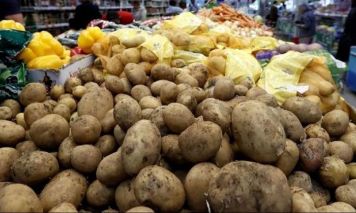Атырауда картоп бір қолға үш келіден сатылып жатыр