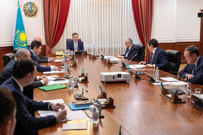  Олжас Бектенов атом энергетикасын дамыту мәселесі бойынша кеңес өткізді