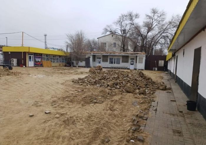 Атырауда вокзал маңындағы заңсыз донер дүңгіршектері алынып тасталды