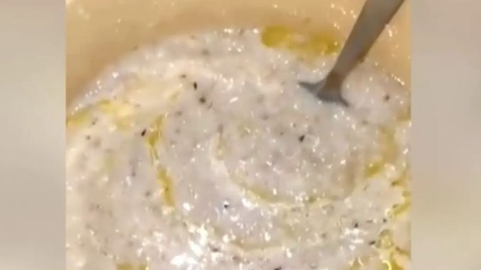 Бүлдіршіндерге құрттаған ботқа берген балабақшаға айыппұл салынды