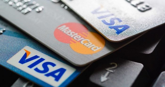 Елімізде бірнеше банк резидент емес тұлғаларға қайтадан карта бере бастады