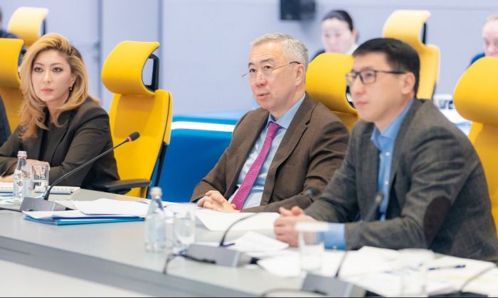 ​Серік Жұманғарин әлеуметтік маңызы бар азық-түлік бағасын тұрақтандыру бойынша жиналыс өткізді