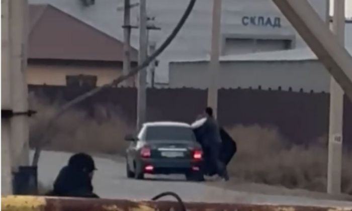 ​Атырауда қыз "ұрлаушыға" бұзақылық жасағаны үшін айыппұл салынды