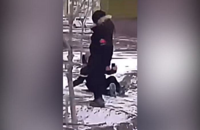 ​Атырауда №37 мектеп оқушылары арасындағы келіспеушілік әлеуметтік желіде тарады