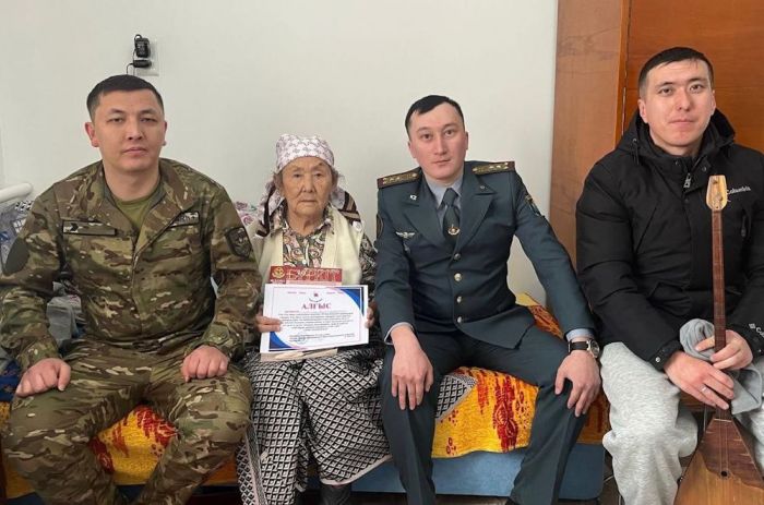 Әскерилер ардагер–тыл еңбеккерлерін құттықтады