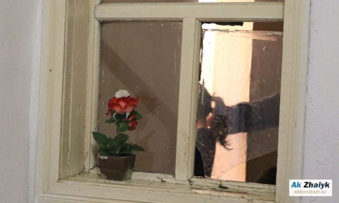 ​Атырауда баспанасыз көп балалы ана балаларын мемлекет қарауына тапсырды