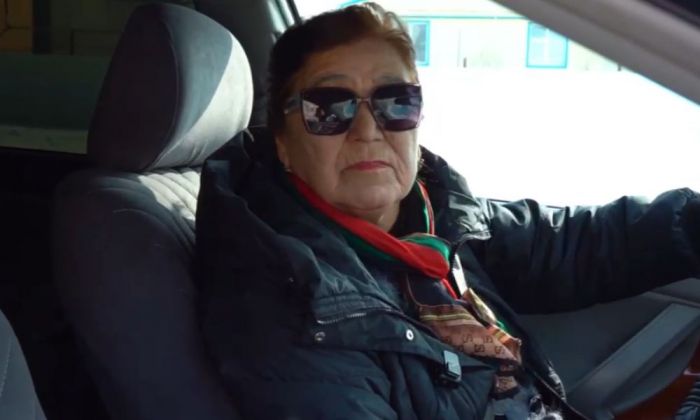 ​Тәжірибе, тәртіп, құрмет: Атырауда 74 жастағы әйел такси қызметінде