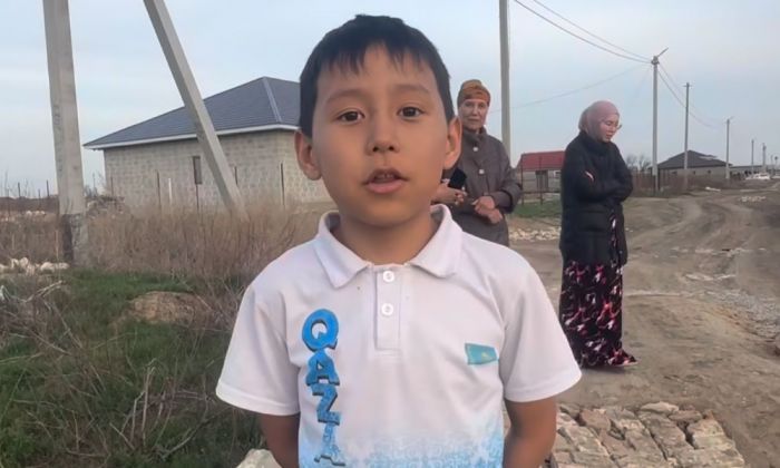 ​Береке ықшамауданының жас тұрғыны жол салуды өтінді