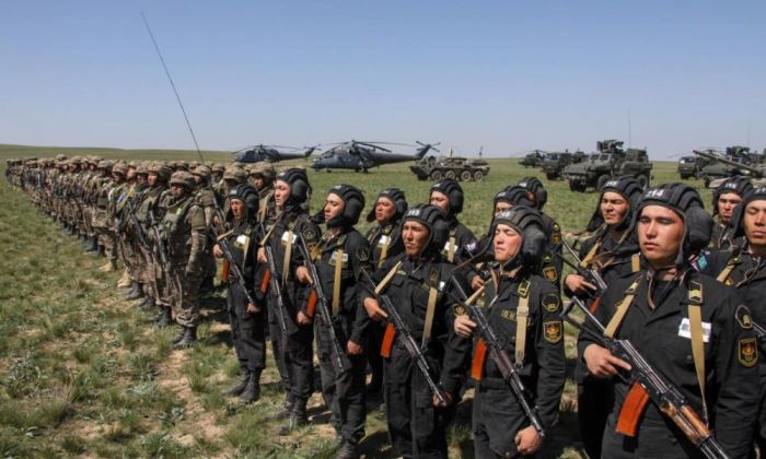 Қарулы күштер Құрлық әскерлері күнін атап жатыр