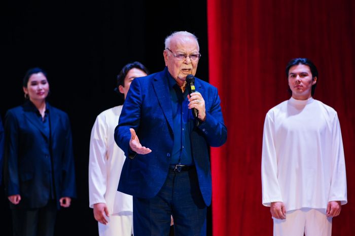 ​Атырауда Асанәлі Әшімовтың өмірі сахналанды