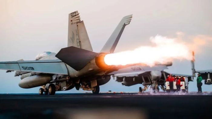 ​Йемендік хуситтер АҚШ-тың Сана мен оның маңындағы аудандарға 10 соққы жасағанын хабарлады