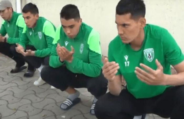 Жолы болмай жүрген «Атырау» футболшылары құрбандық шалды, бірақ тағы жеңілді