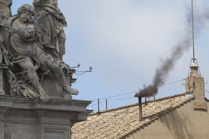 Ватиканда кардиналдар тағы да​ жаңа Папаны сайлай алмады