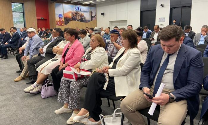 Иіс, шаң және мұнай қалдықтары: атыраулықтар экология вице-министріне өткір сұрақтар қойды