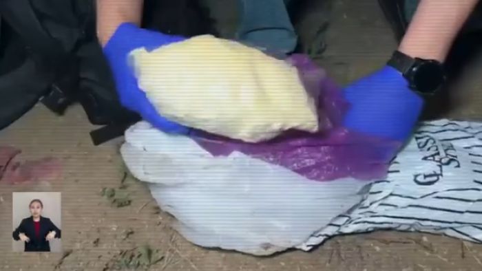 Полиция трассада есірткі курьерін ұстады  