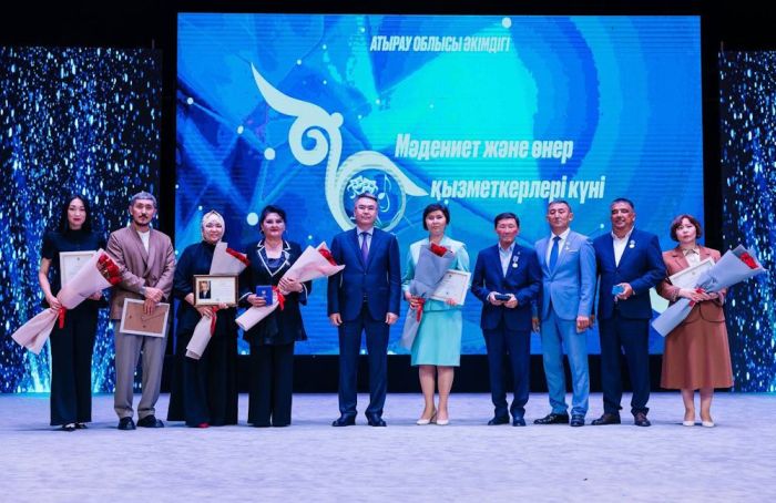 Атырауда мәдениет және өнер қызметкерлері құрметке бөленді