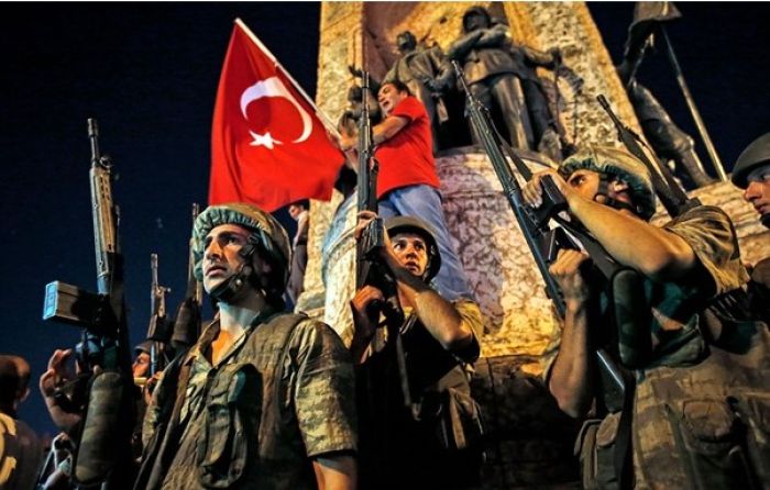 ​Түркия билігі 63 әскери қызметкерді төңкеріс әрекеті үшін қамауға алуға ордер берді