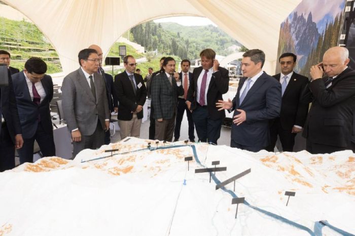 Олжас Бектенов Алматы тау кластерін одан әрі дамыту тәсілдерімен танысты