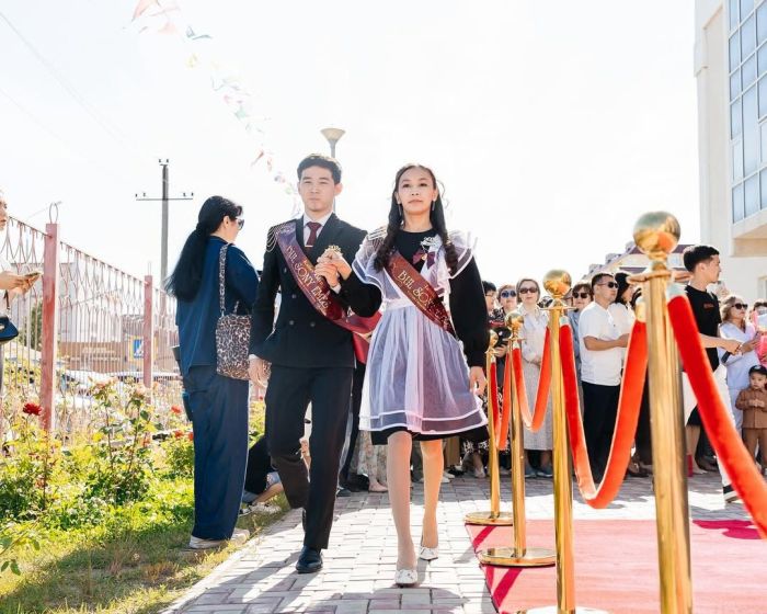 ​Атырау облысындағы соңғы қоңырау: 7 мыңнан астам түлек мектепті аяқтады