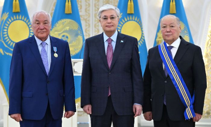 ​Еңбек пен құрмет: Чердабаев пен Тоқпановқа мемлекеттік марапат тапсырылды