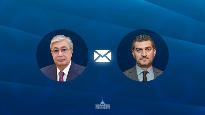 Мемлекет басшысы Грузия Президентін Тәуелсіздік күнімен құттықтады