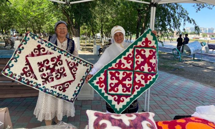 Атыраудан Парижге дейін: Индерлік шеберлер қазақ киізін әлемге танытуда