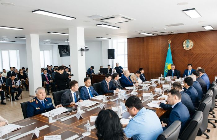 ​Атырауда Антикор Қоғамдық кеңесі жол, су, экология және жемқорлық тәуекелдерін талқылады