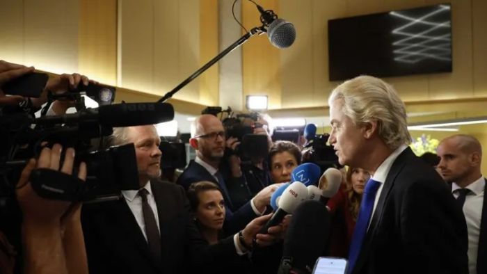 Нидерландыда билеуші коалиция ыдырады