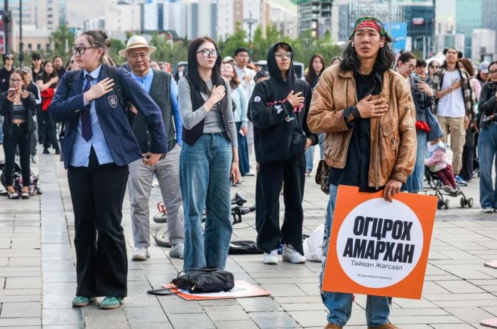 Моңғолия премьер-министрі ұлының сән-салтанаты үшін қызметінен айырылды