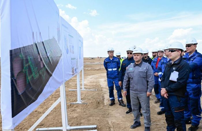 ҚМГ басшысы Атыраудағы ірі полиэтилен зауытының құрылыс барысын бағалады