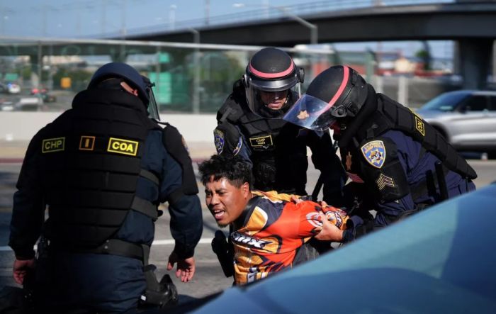 Сот Трамптың Лос-Анджелеске Ұлттық гвардияны енгізу туралы жарлығының күшін тоқтатты