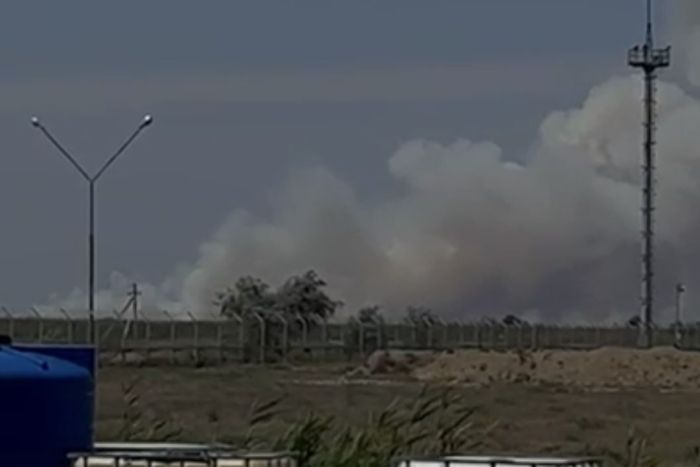 Атырауда ауа қайта ластанды: қамыс жанып жатыр