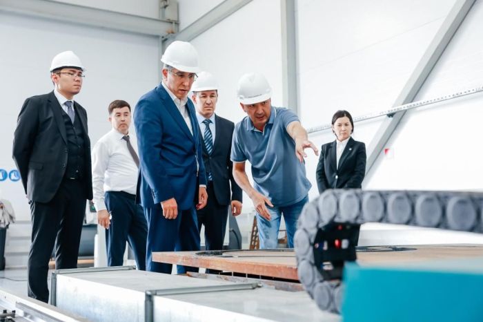 Еңбек вице-министрі Атырауда жаңа өнеркәсіптік жобалар мен әлеуметтік мекемелерді тексерді