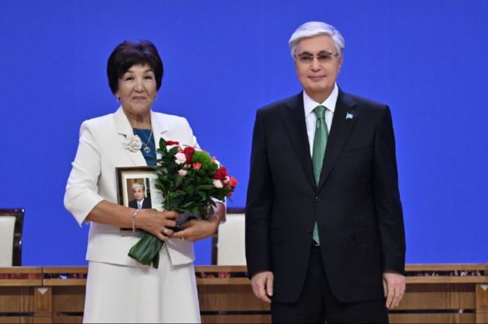 Атырауда қаза тапқан полицейдің анасына III дәрежелі «Айбын» ордені табысталды