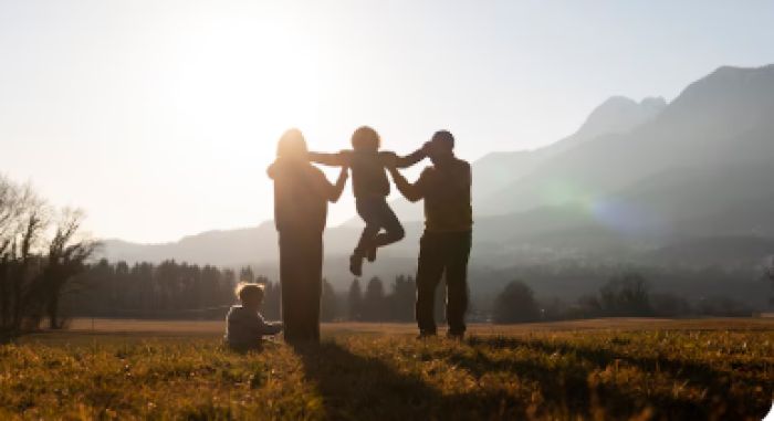 Елімізде отбасына орналастырудың жаңа түрі – кәсіби қабылдаушы отбасы енгізілуде