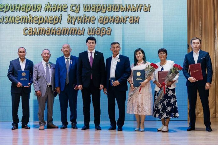 ​Атырауда ветеринария және су шаруашылығы қызметкерлеріне құрмет көрсетілді