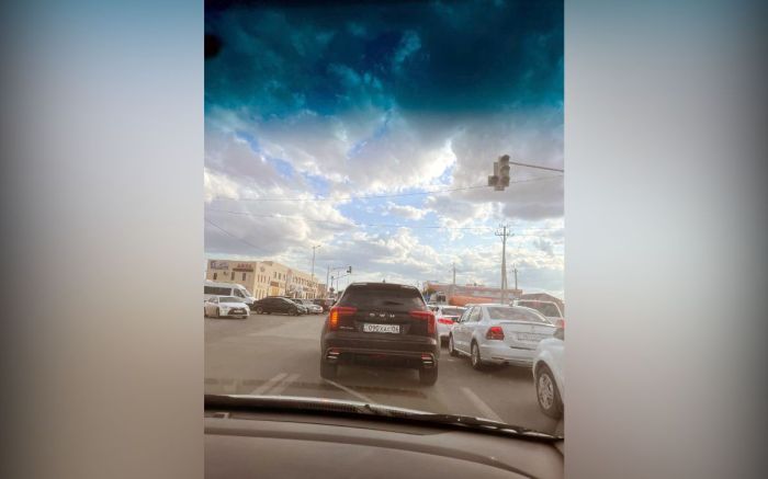 Атырауда бірнеше ауданда жарық сөніп, бағдаршамдар істен шықты