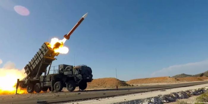 Трамп Украинаға зениттік-зымыран кешенін жеткізетінін мәлімдеді