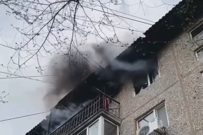 ​Атырауда көпқабатты үйден шыққан өрт сөндірілді