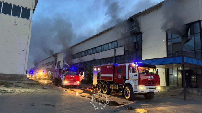 Астанада сауда кешені өртенді