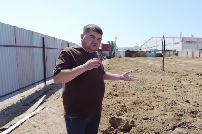 ​Батыс Қазақстанда әкімді бопсалаған блогер Айболат Бөкенов ұсталды