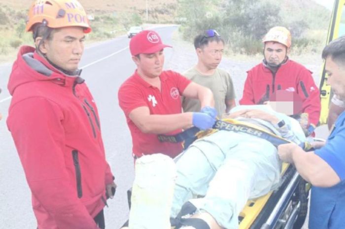 ​Қаскелең шатқалында парапланмен ұшып құлаған қыз құтқарылды​