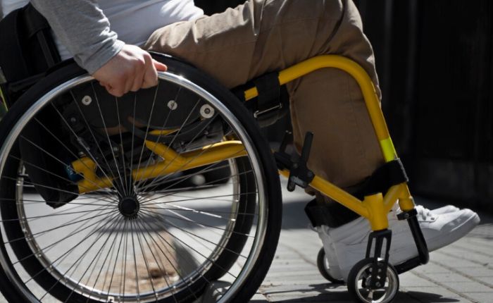 Еңбек министрлігі мүгедектігі бар адамдарға жеке көмекші бола алатын тұлғалар санатын кеңейтуде